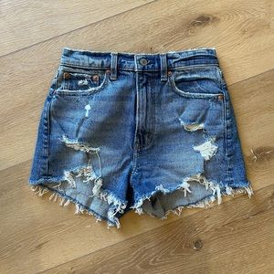 Abercrombie High Rise Mom Shorts. New Without Tags. 25